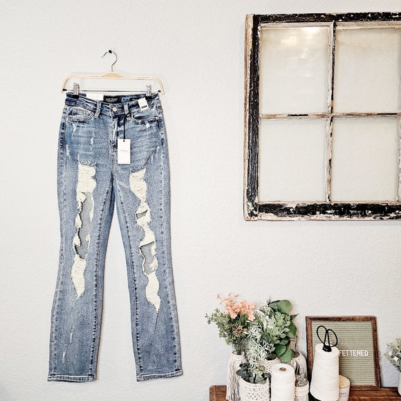 Judy Blue HR Medium Wash Straight Fit Heavy Distressed Denim Jeans 1/25 NWT - Picture 2 of 10